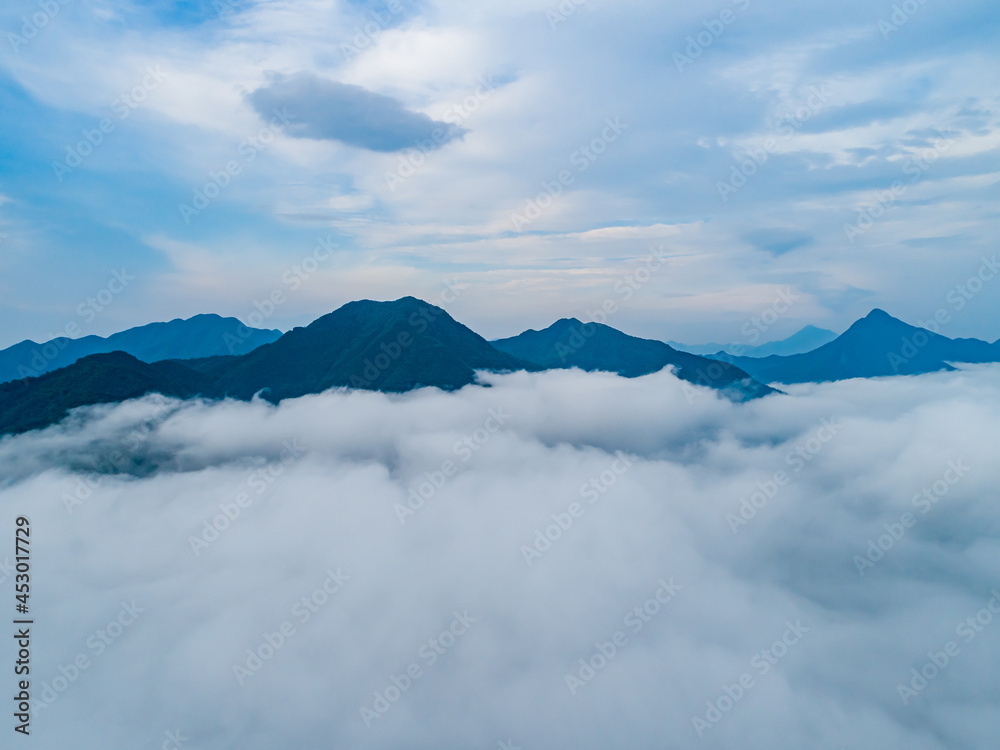 山上的平流雾