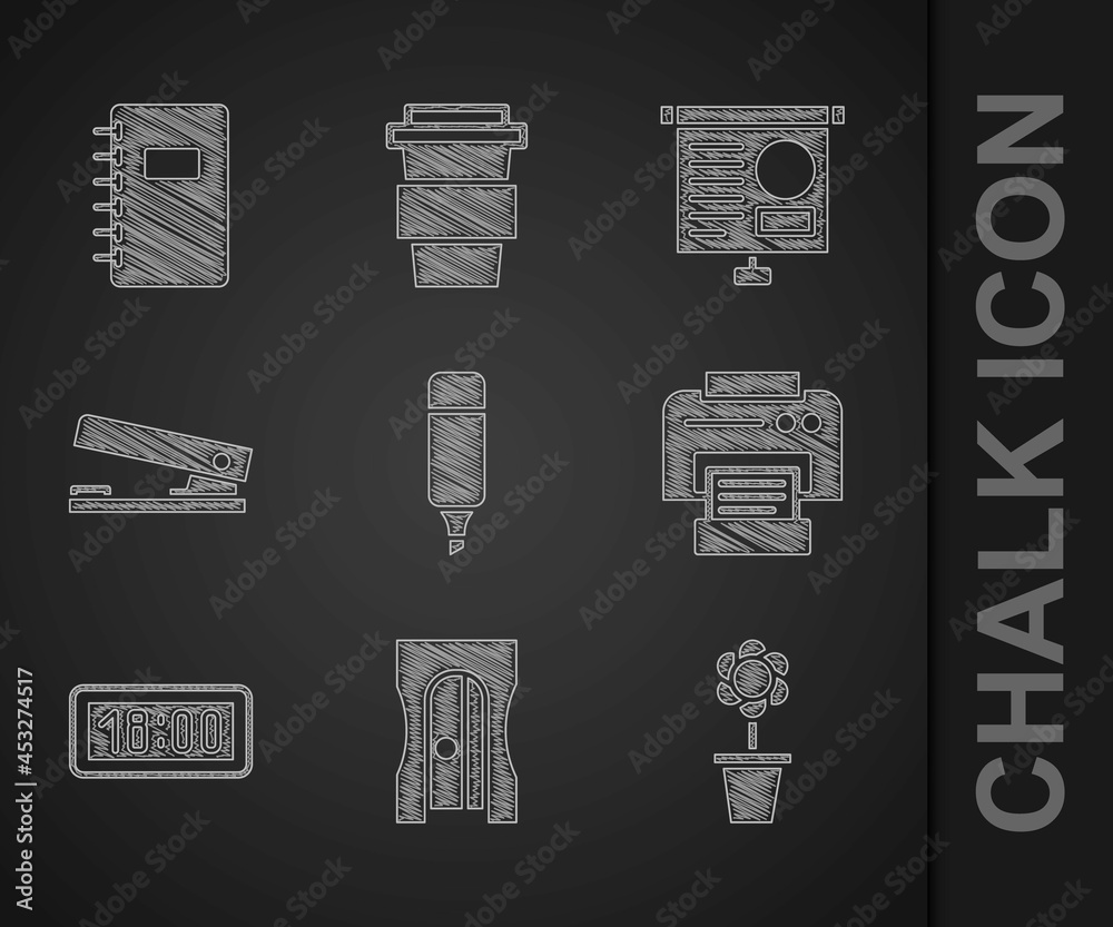 设置记号笔，卷笔刀，花盆里的花，打印机，数字闹钟，办公室订书机，粉笔