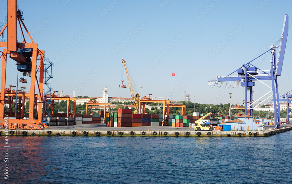 Crane lifting shipping containers at the seaport