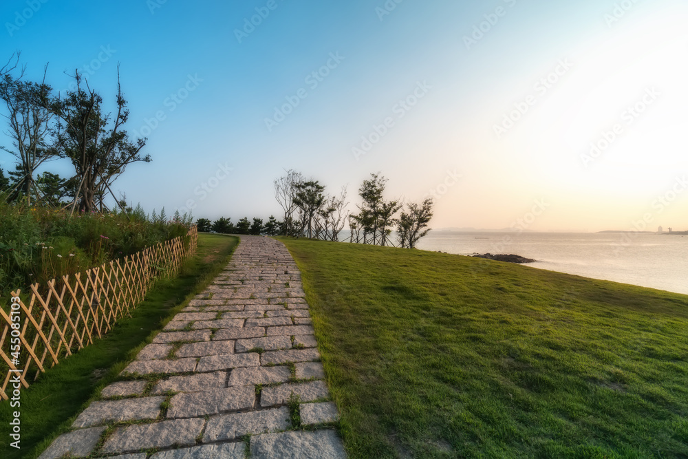 Qingdao Island Park road scenery