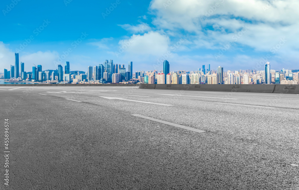 道路地面与城市建筑景观