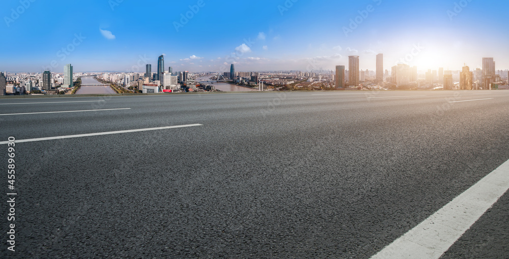 道路地面与城市建筑景观