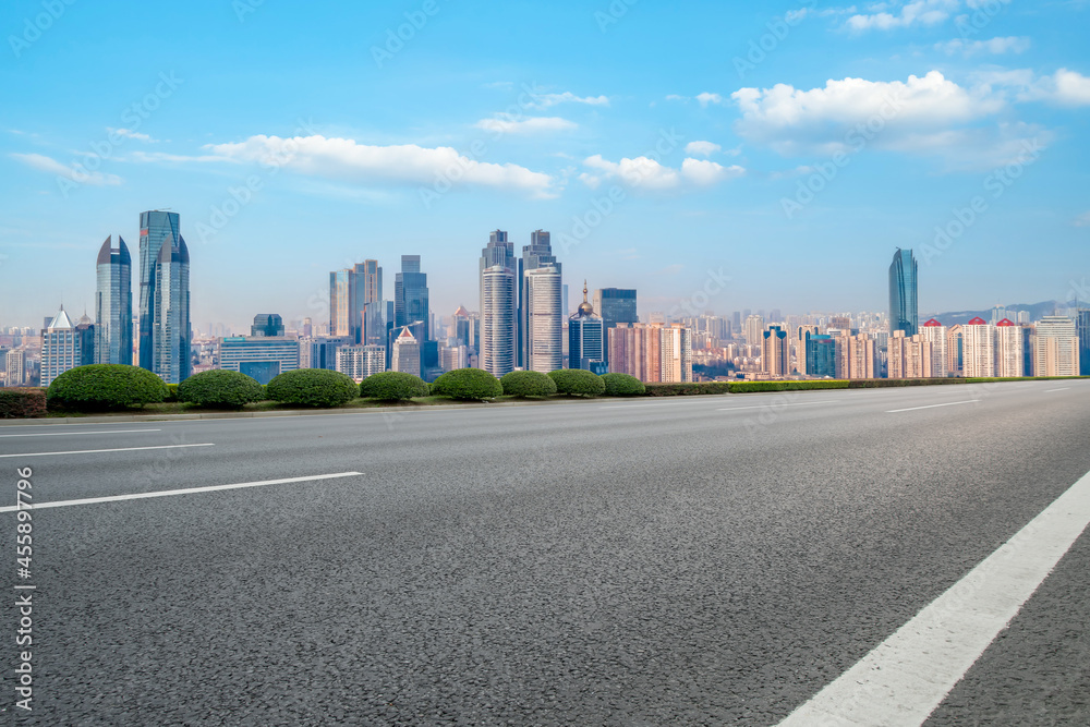 道路地面与城市建筑景观