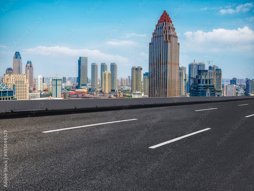 道路地面与城市建筑景观