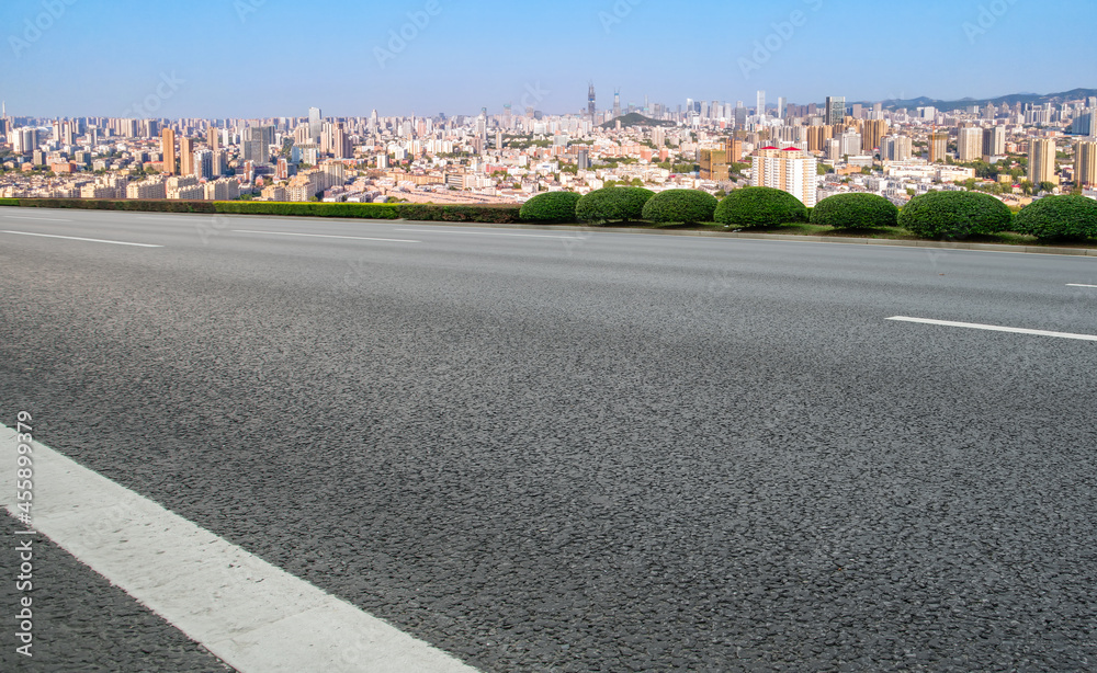 道路地面与城市建筑景观