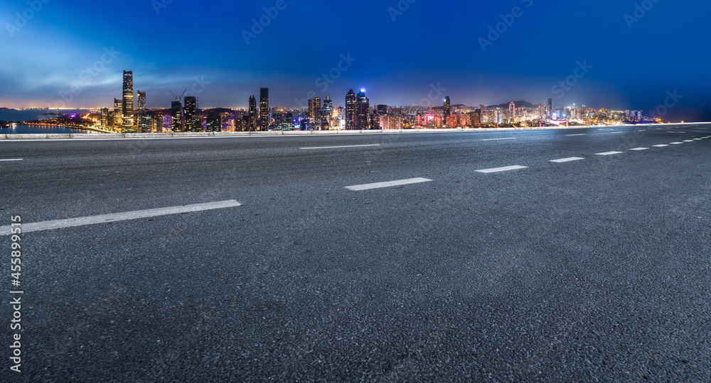 道路地面与城市建筑景观