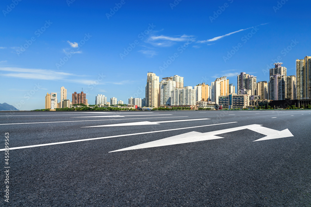 道路地面与城市建筑景观