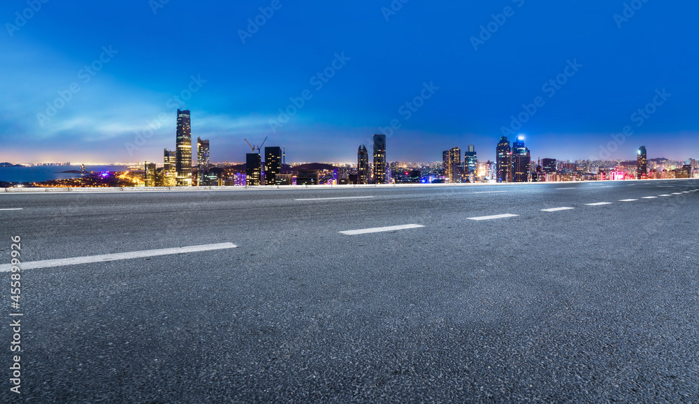 道路地面与城市建筑景观