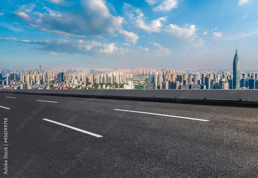 道路和城市建筑背景