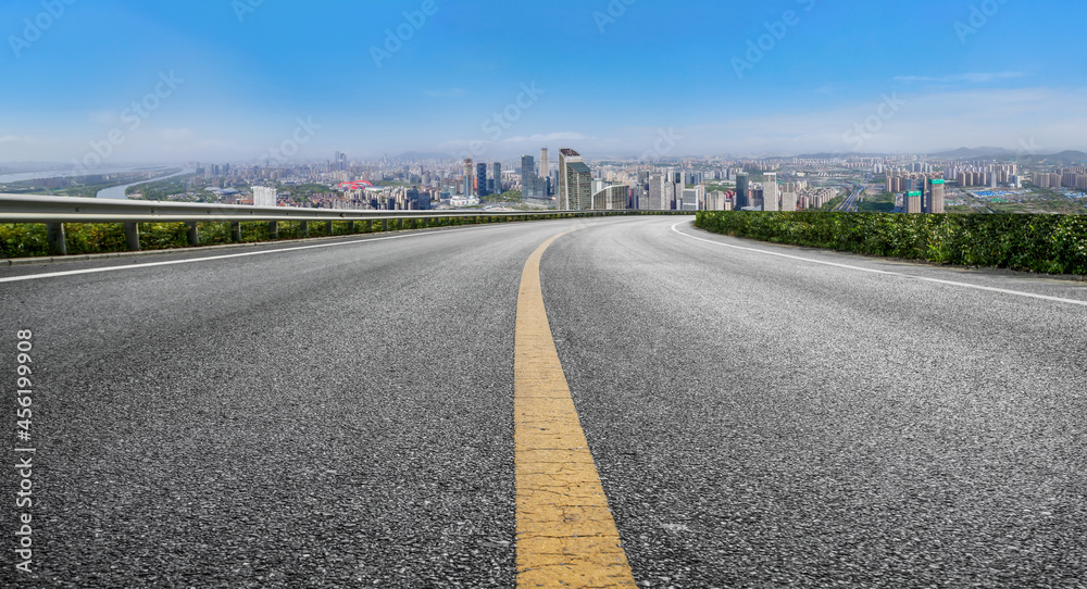 道路和城市建筑背景