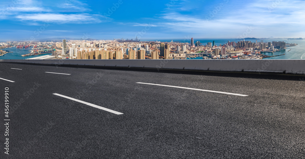 道路和城市建筑背景