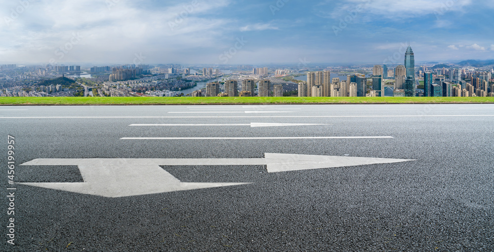 道路和城市建筑背景