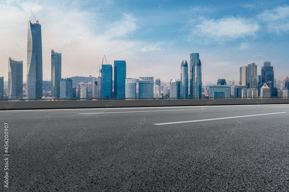 道路和城市建筑背景