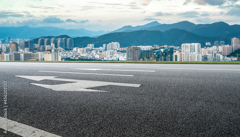 道路和城市建筑背景