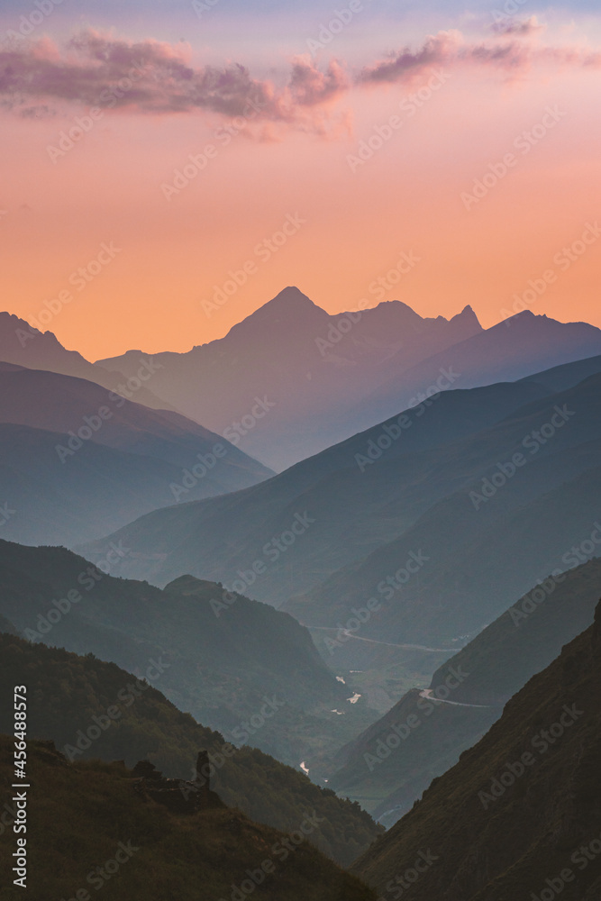 日落山脉景观鸟瞰俄罗斯高加索山脉自然户外旅游风景Nor