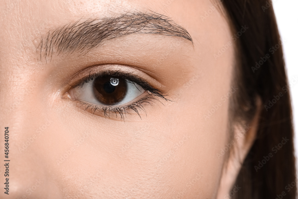 Young woman with brown eyes, closeup