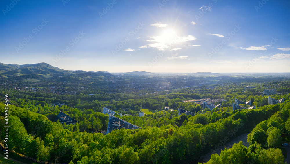 波兰西里西亚别斯基德山上乌斯特龙疗养院全景