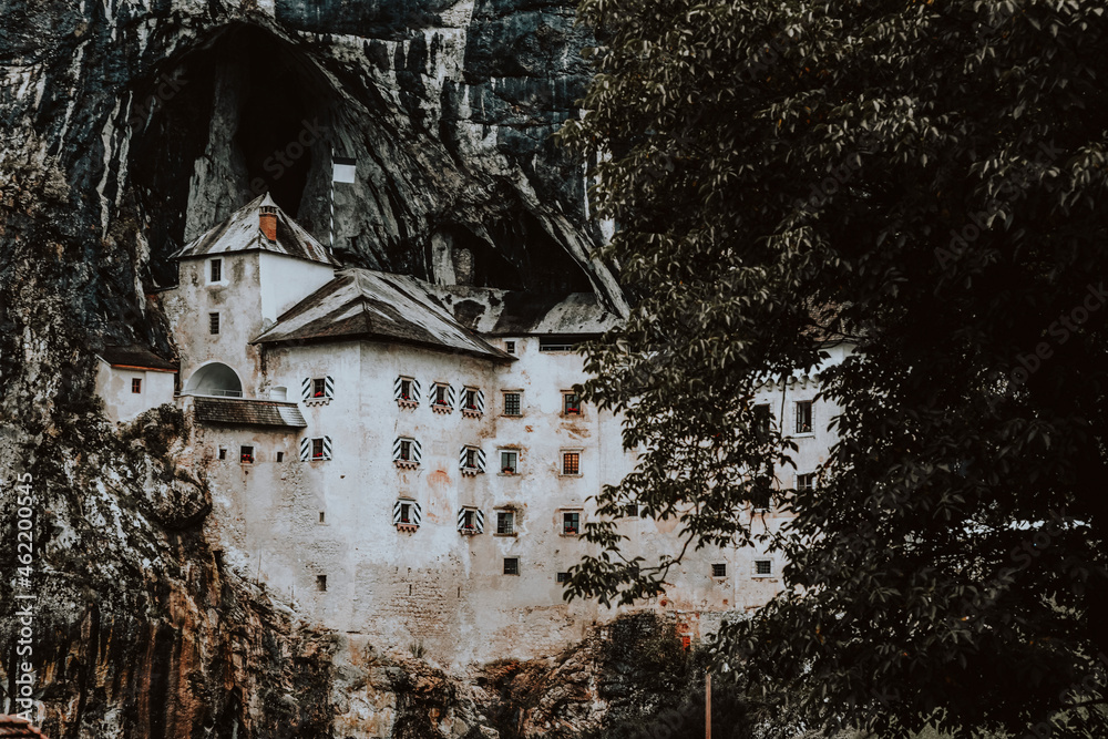 Predjama Castle，Inner Carniola，斯洛文尼亚，生动的色调