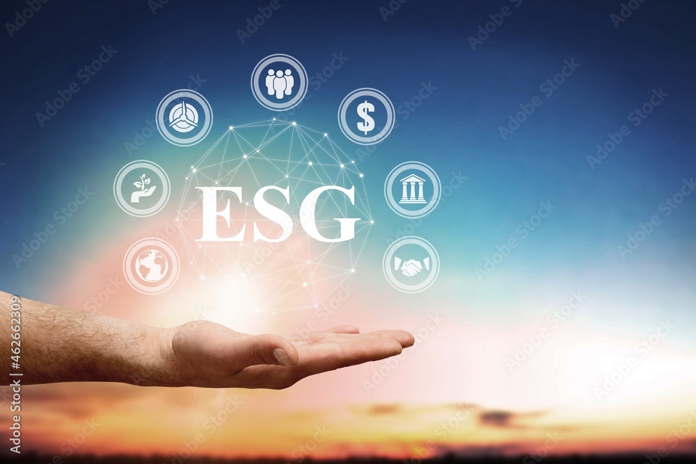 ESG图标概念在手，用于环境、社会、网络连接的背景。