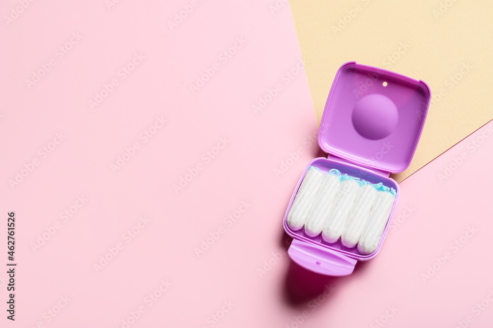 粉色和米色背景的Tampons储物盒，俯视图