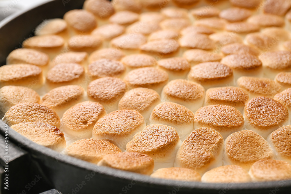 Frying pan with tasty Smores dip, closeup