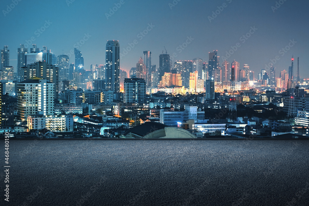 混凝土屋顶，可欣赏城市夜景，为您的广告提供模拟场所。美丽的背景