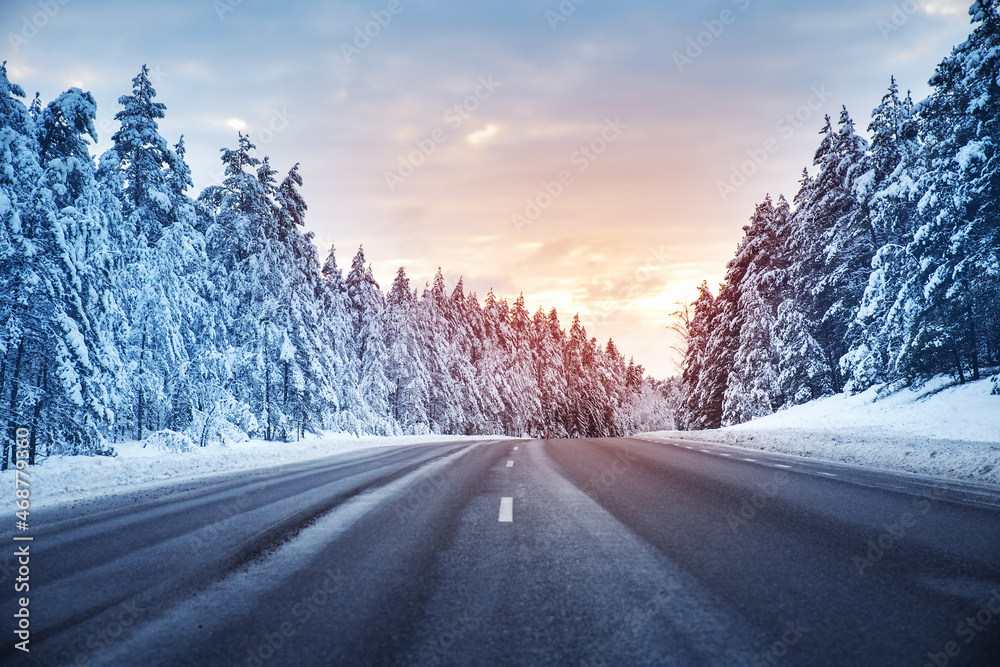 冬季雪域弯道乡村公路美景