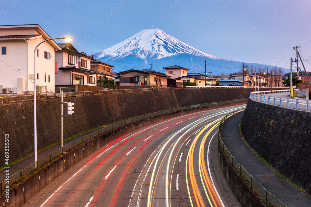 富士山与街区和道路