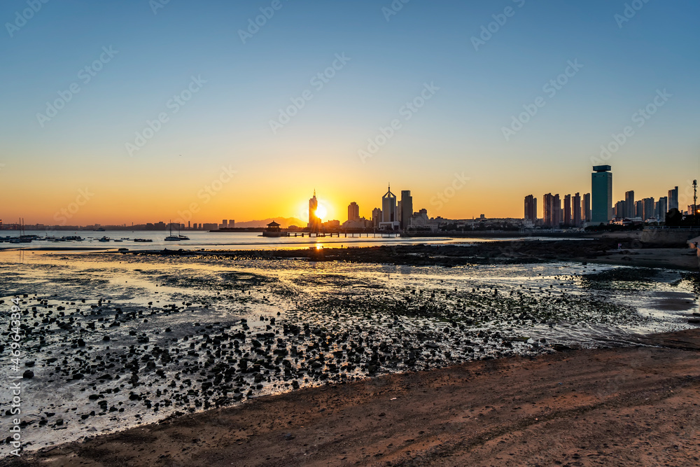 中国青岛海岸线城市风光