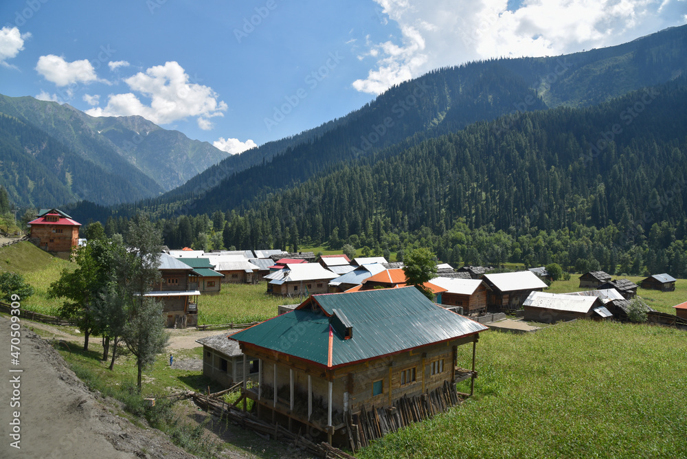 巴基斯坦尼勒姆山谷山区的山村