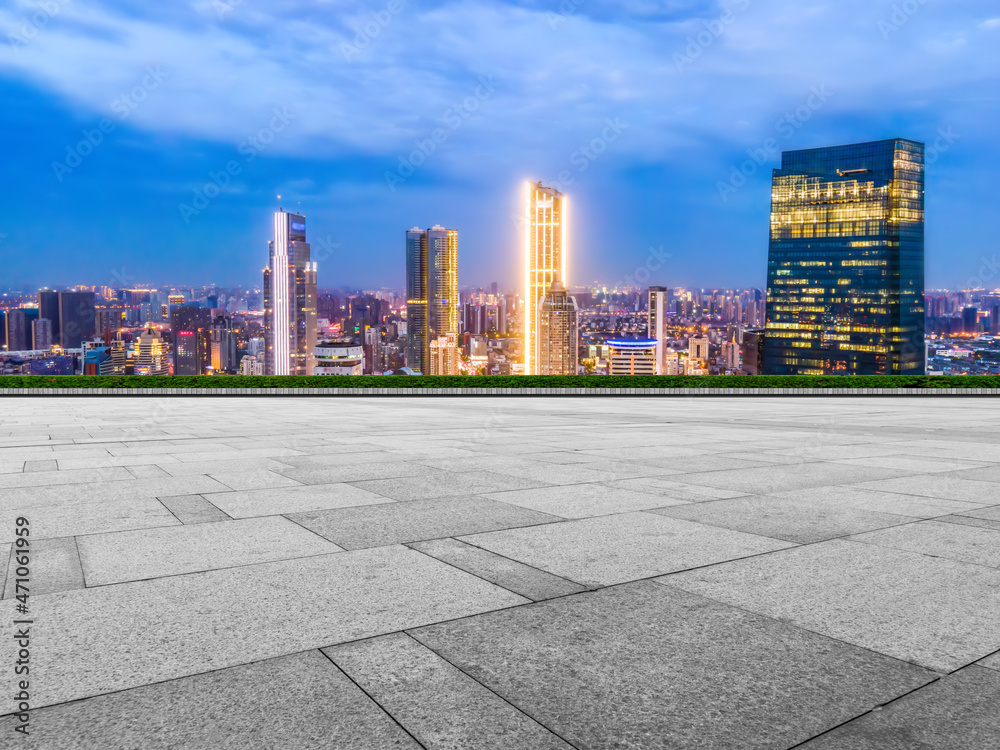 城市天际线背景的空砖地板