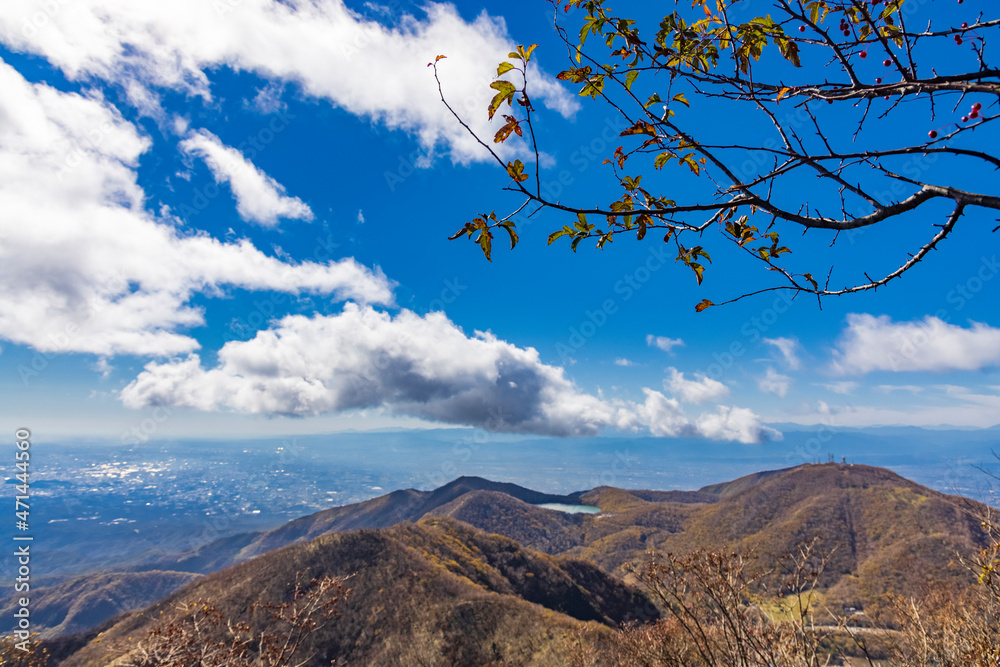 赤城山から見る紅葉した山の景色