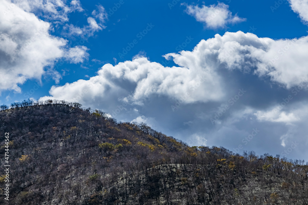 赤城山から見る紅葉した山の景色