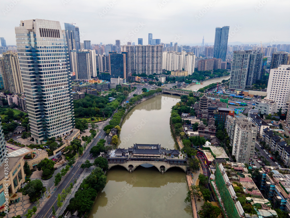 成都九眼桥CBD夜景与现代摩天大楼。