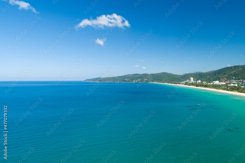 泰国普吉岛卡隆海滩热带海洋鸟瞰无人机相机惊人的海滩美丽的大海