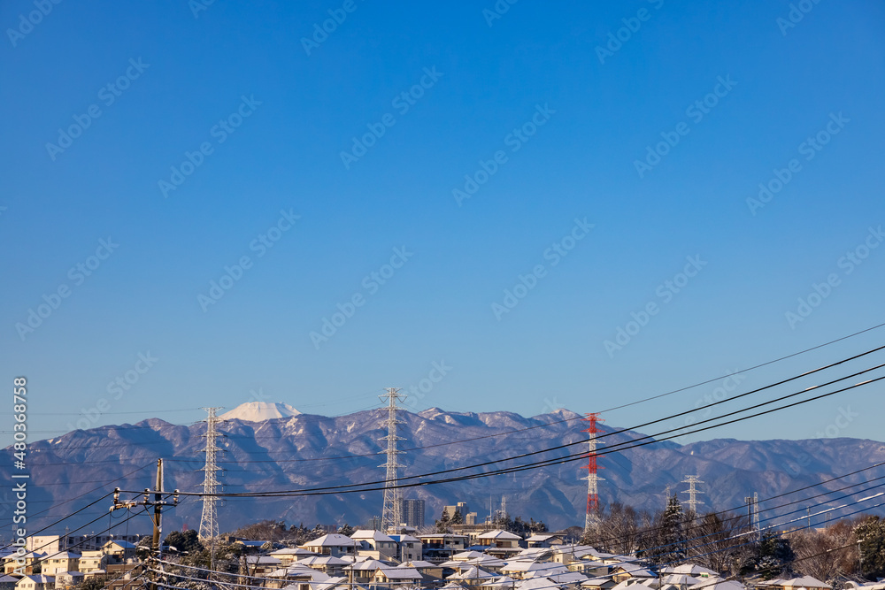 雪が降った朝の横浜郊外の街並み