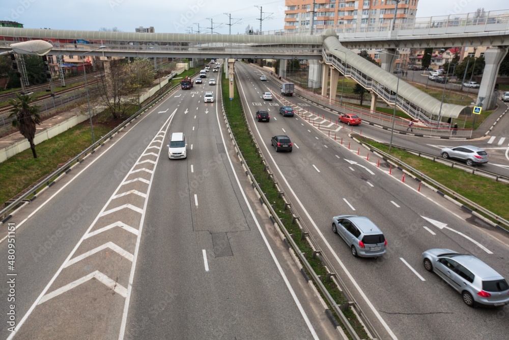 城市交通X标志路口道路鸟瞰图，汽车运动，交通行业