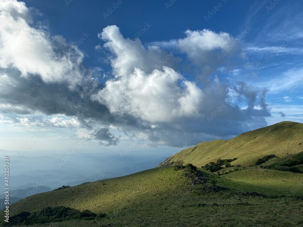 有云的风景