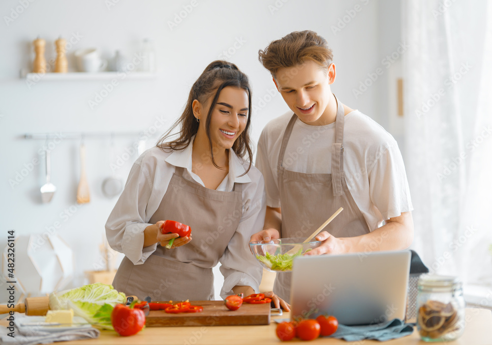 couple is preparing the proper meal