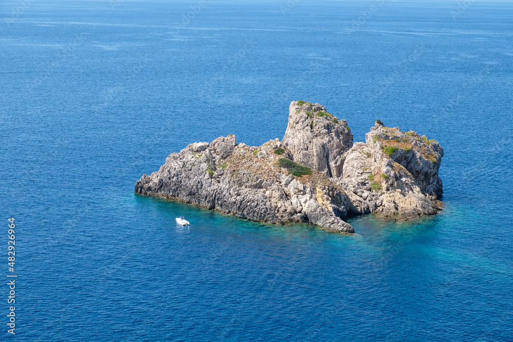 美丽的海景和岩石