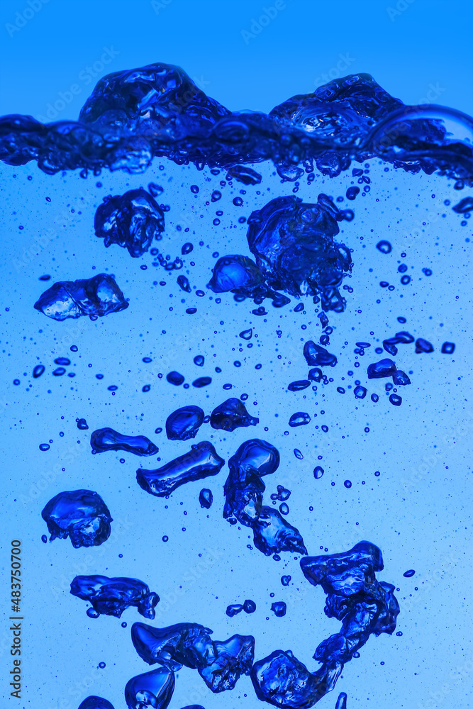 蓝底带气泡的清水