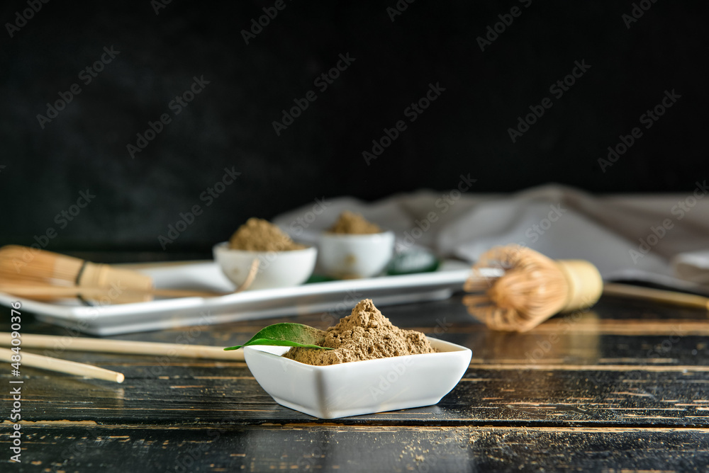 Bowl with hojicha powder on table