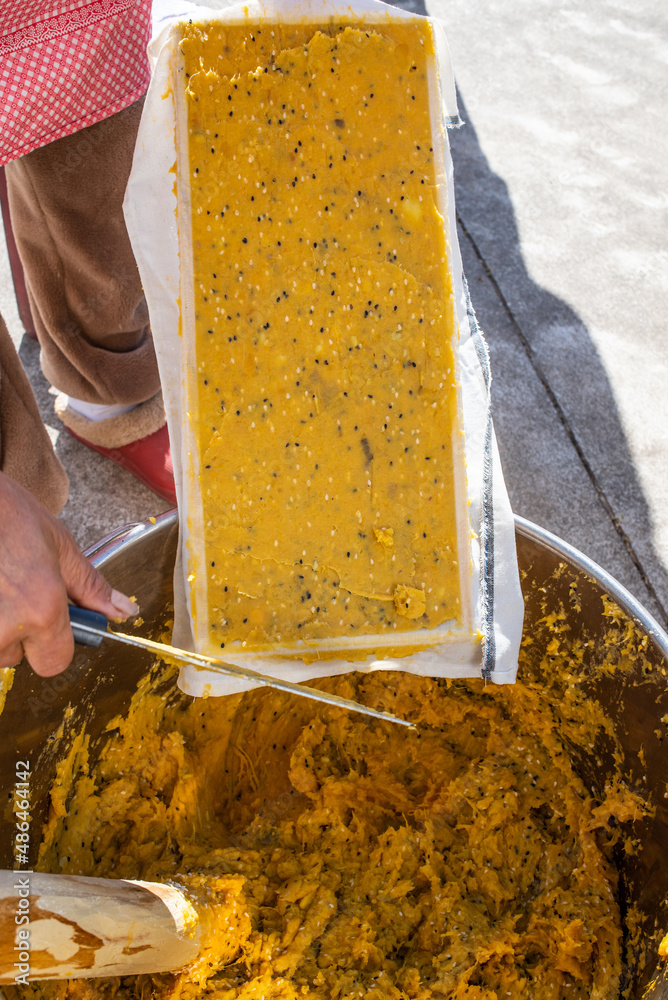 The process of making sweet potato peeling, a special product of Hunan, China