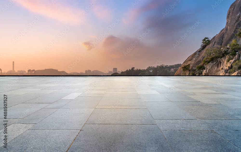 空旷的广场与中国现代城市建筑背景