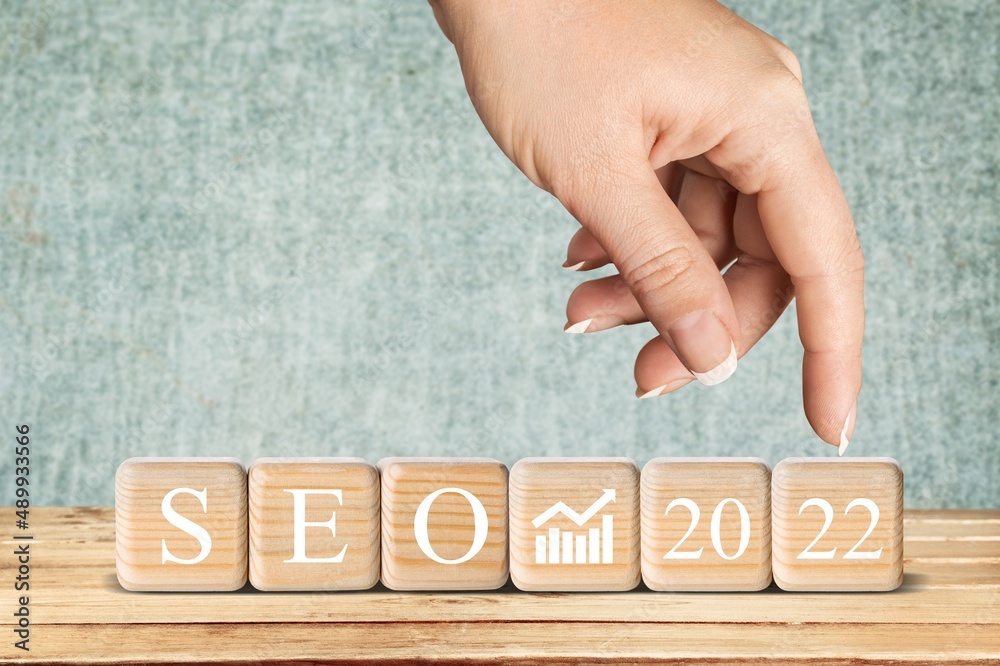 SEO, Search Engine Optimization 2022, wooden block represents growing business goals