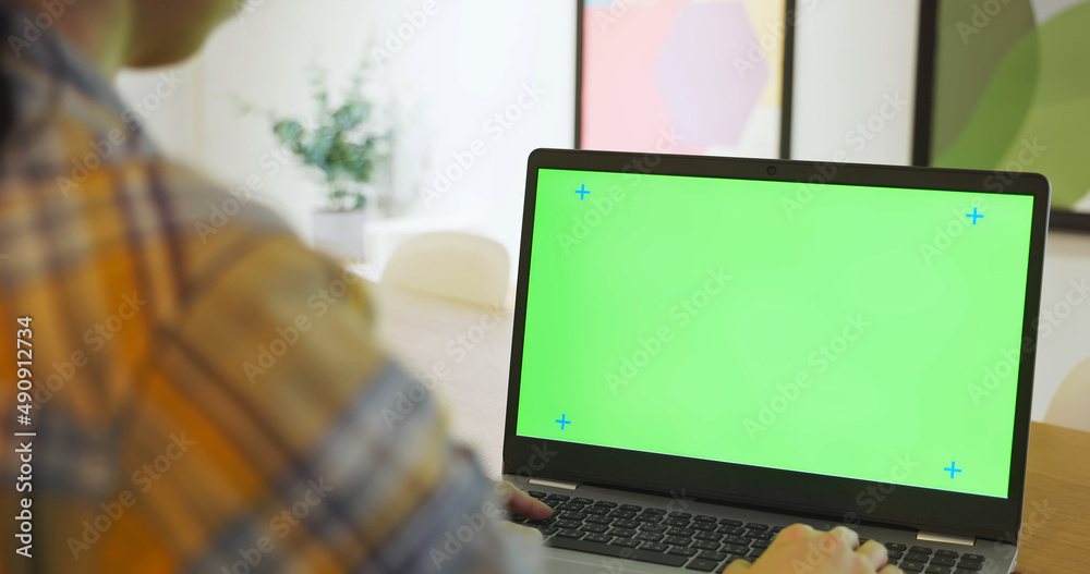 woman use green screen computer