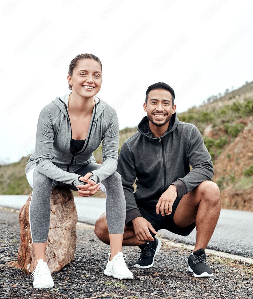 一切都从走出去并做出改变开始。一位运动型年轻男女的肖像