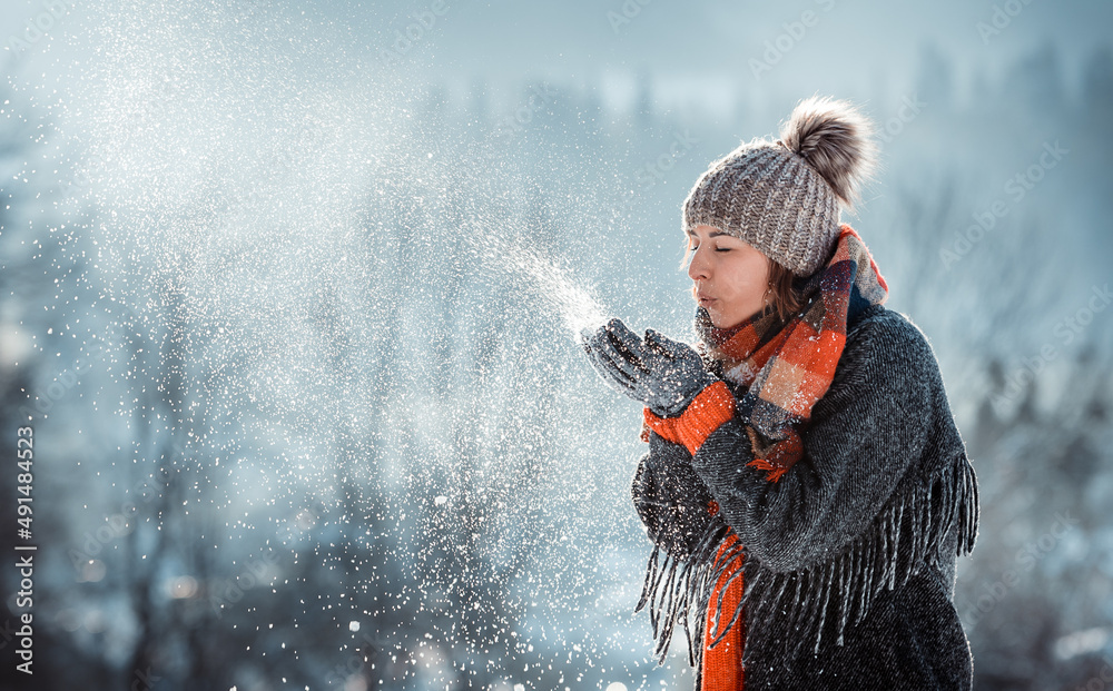 冬季户外吹雪