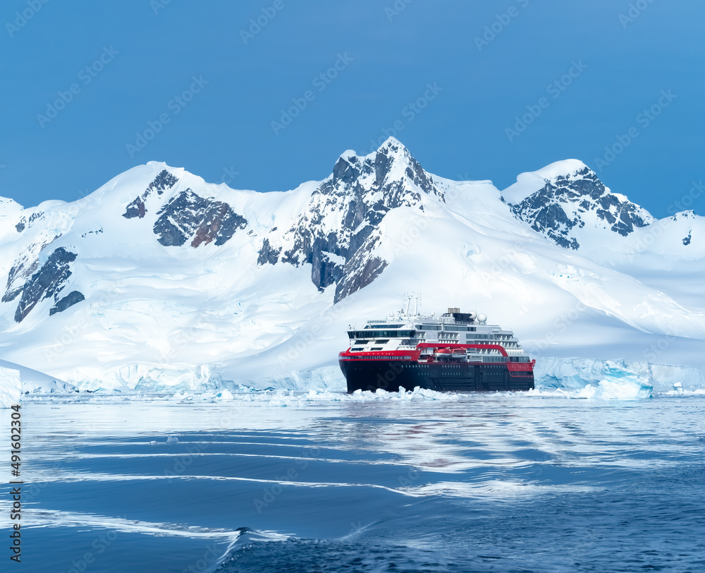 Crusing Paradise Bay and Neko Harbor, Antarctic Peninsula, Antarctic