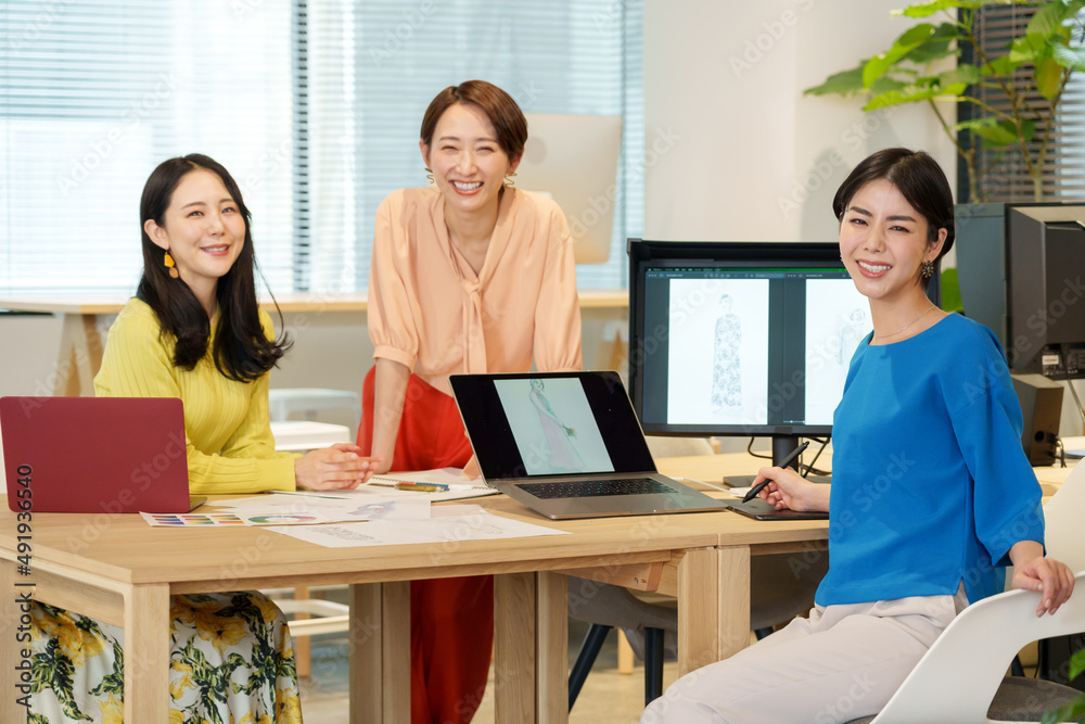 オフィス　働く女性　ポートレート